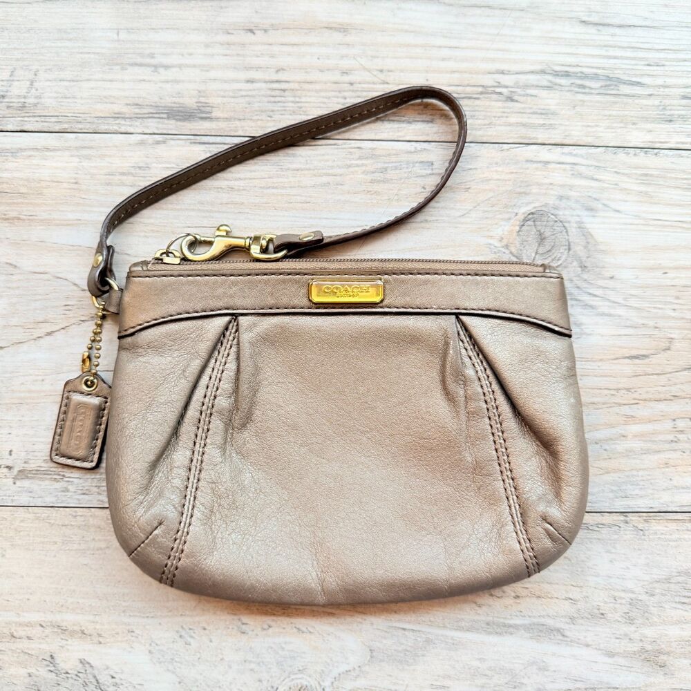 Coach Metallic Pewter Leather Pleated Wristlet Gold Hardware Y2K Small Clutch